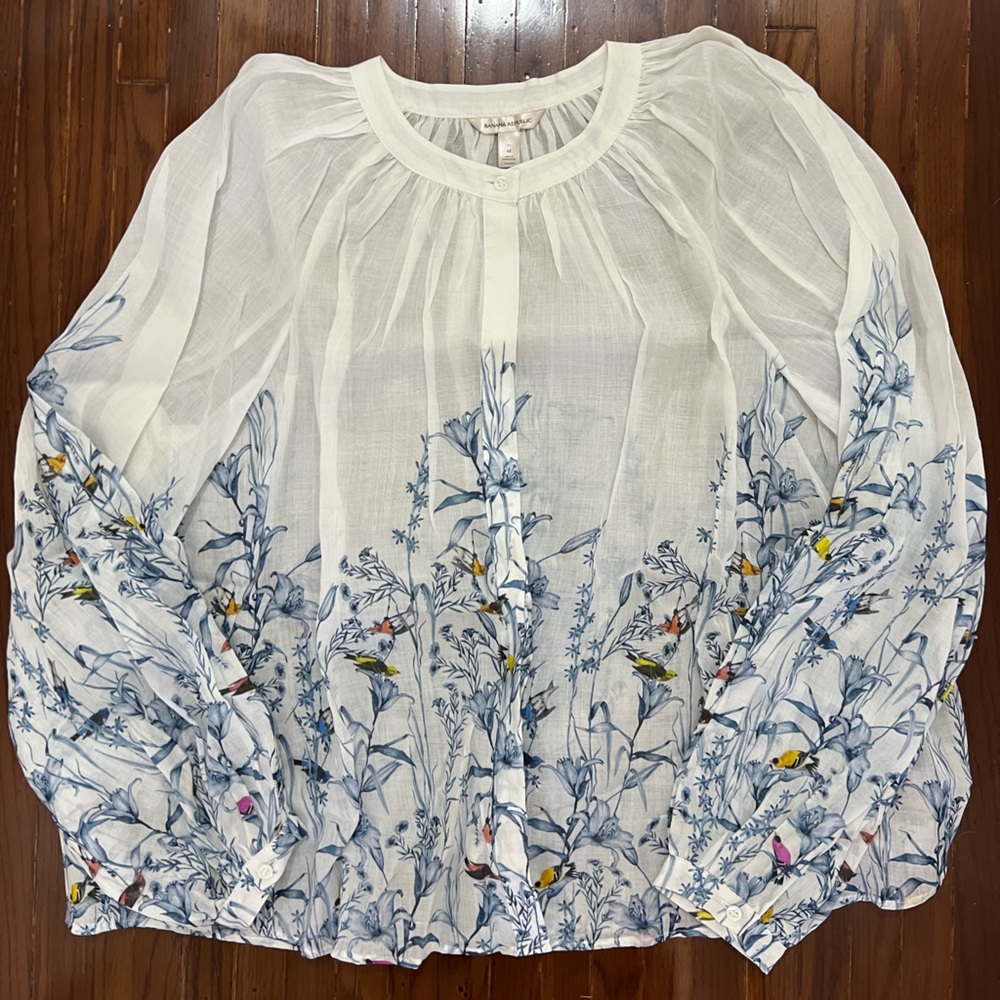NWOT Banana Republic Balloon Sleeve Bird Blouse size Medium